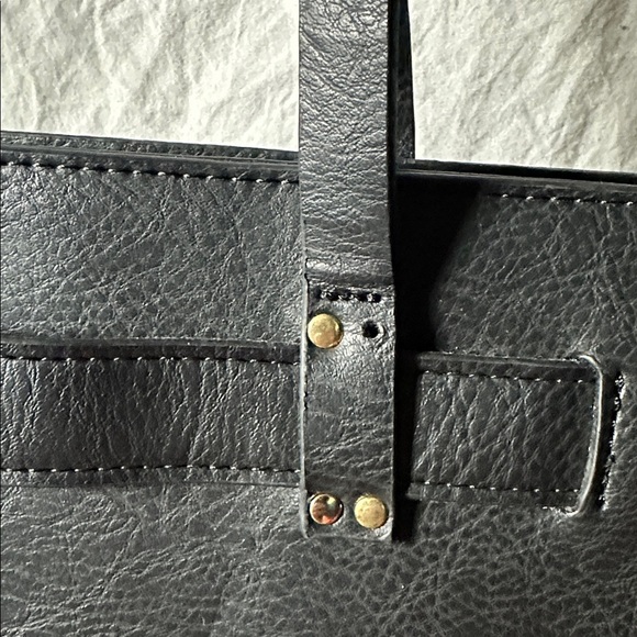 Bueno Classic Black Leather Tote - Picture 8 of 8